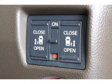 シートヒーター装備付き車!!座席に埋め込まれた電熱線によりシートを暖めることが出来る装備で、温められたシートは、寒い冬には最適です!!