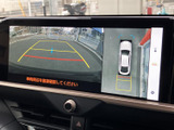 駐車時の安全性を高めるバックモニター。周囲の状況を把握しやすく、狭い場所でも安心して駐車できます。運転に自信がない方にもおすすめです。