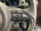 前方の車との車間を設定し、スピードを上げたり緩めたりを自動で行ってくれる追尾式の「レーダークルーズ」。上級装備の一つです!高級車にしかつかない嬉しい機能です。