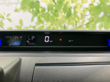 視認性の高いメーター類で、運転に必要な情報を的確に把握できます。洗練されたデザインも魅力で、運転に集中できる環境です。