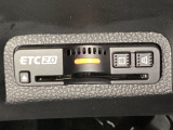ハンドルの左下にETC2.0がついています。高速道路の料金所の通過も楽々です。カードの取り出しもしやすい場所についています。