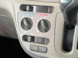 寒い冬も暑い夏も全席に快適な空調を届けてくれる、ダイヤル式エアコンを装備♪