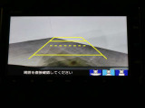 リアカメラ付きで後退時も安心です。