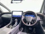 運転席まわりです。 各操作スイッチは使いやすい位置に配置されてます。
