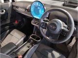 ミニ独特のゴーカートフィーリングと呼ばれる軽快なハンドリングはAT車、MT車のどちらでも楽しめます。