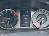 視認性の高いメーター類は、運転に必要な情報を的確に伝え、安全運転をサポートします。走行距離も確認できますね。