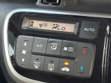 フルオートエアコンのお写真です。ボタン一つで年中快適な温度でお過ごし頂けます♪