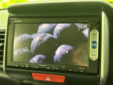 停車中に楽しめるTV機能。休憩時間などに映像でリラックスできます。長距離移動の際のドライバーの気分転換にも役立ちます。安全運転を心がけましょう。