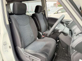 運転席シート廻りは使用感も少なく、良好な状態となっています。前オーナー様が丁寧に使っていたことがよくわかりますね。
