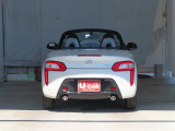 マフラーはオープンカーだからこそ、こだわった音創り。力強く、気持ちよく響くスポーツサウンドを体感できます。