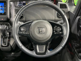 【純正革巻きステアリング】上質な革を使用することで、手にしっかり馴染みとても運転しやすいハンドルです♪