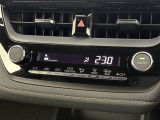 オートエアコンは温度を設定するだけで、自動で風量などを設定してくれます。運転しながら操作も必要ないので、安全性も向上します。