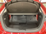 リアシートも簡単格納ができ、大きな荷物もらくらく収納できます!