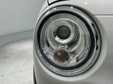LEDヘッドライトは、点灯の瞬間から最大光量を発揮し、突然暗くなるトンネルなどでの安定感を高めます。