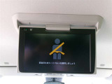 後席モニター付きで、多人数でのドライブも楽しくなりますね。お子様のいらっしゃるご家庭にも人気の装備です。