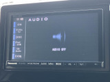 多彩な入力に対応し、日々のドライブをより楽しく演出。CDやUSB、SDカードなど、お好みの音楽を手軽に楽しめます。使いやすいインターフェースも魅力です。