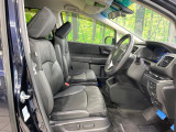 運転席まわりには十分なスペースがあり、大柄な方でもゆったり運転していただける環境です。