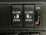 【両側パワースライドドア】両側がパワースライドドアになっており、運転席のスイッチやスマートキーでも開閉が可能です!開口部も広いので乗り降りも楽々♪