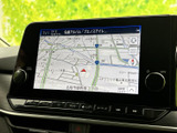 高精細な地図表示で、スムーズなナビゲーションをサポート。運転に集中できる、安全運転支援システムです。