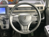インテリアに合わせたデザインのステアリングは、運転される方のことも考え、運転しやすい形状、大きさです。是非一度、実際に触ってお確かめください。