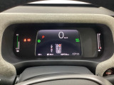 デジタル表示のスピードメーターと安全支援情報、燃費やオドメーターなどの表示の他に、ホンダセンシング機能などの表示もできる多機能なマルチインフォメーション・ディスプレイです。