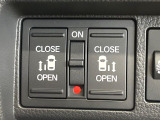 【両側パワースライドドア】スマートキーや運転席のスイッチで後席両側スライドドアの開閉が可能♪電動だから力を入れてドアを開ける必要が無く、小さなお子様でも簡単に開け閉めでき快適です♪