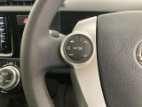 運転中、オーディオの操作をしてて、ハッとしたことはありませんか?ステアリングスイッチは、運転中でもハンドルでオーディオの操作が可能です。安全なドライブをサポートします。
