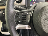 ステアリングにオーディオ操作スイッチが付いています。オーディオ画面に直接タッチしなくても操作が出来ますので、運転に集中できます。