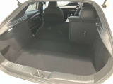 リアシートは6:4分割可倒式です。荷物の大きさに合わせてアレンジ可能です。