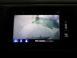 【バックカメラ】運転が苦手な方も車庫入れラクラクです!ギアをリバースに入れれば自動的に切り換わりますので、面倒な操作は不要です♪狭い駐車場もお車を傷つけず安心ですね!