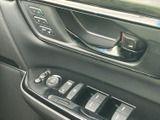 駐車時の安全性を高めるバックモニター。狭い場所でも、後方状況を把握しやすく、スムーズな駐車をサポートします。