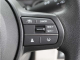 ◆アダプティブクルーズコントロール◆予め設定した車速内でクルマが自動的に加減速。前走車との適切な車間距離を維持しながら追従走行します。【LKAS】車線維持支援システムでステアリング操作を支援。