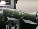 雨天時でもクリアな視界を確保。操作しやすいワイパーレバーで、安全な運転をサポートします。
