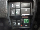 パーキングセンサーを装備しています。全車、弊社専門スタッフによる内外装クリーニングを実施しております。綺麗な状態でご納車いたします。