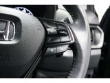 Hondaセンシングの機能のひとつ、アダプティブクルーズコントロール付!アクセルから足を離しても設定したスピードと前車との車間を保ち走行してくれます!車線維持もアシスト☆高速道路で疲労軽減ですね☆