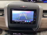 【バックカメラ】運転が苦手な方も車庫入れラクラクです!ギアをリバースに入れれば自動的に切り換わりますので、面倒な操作は不要です♪狭い駐車場もお車を傷つけず安心ですね!