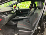 洗練されたデザインの室内空間。運転に必要な情報が視認しやすく、操作性にも優れています。快適な運転環境を提供します。