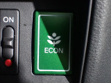エンジン、エアコンなどを制御し低燃費な『ECONモード』に、また走りを楽しみたいとき、空調など快適性を重視したいときにはスイッチOFFで通常モードに切り替えができます!