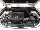 24Vマイルドハイブリッドで爽快な走りを実現する「e-SKYACTIV-G 2.0」。高効率エンジンと電動化技術の組み合わせにより、燃費性能とアイドリングストップ機能をさらに向上させました。