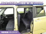 両側パワースライドドアなので、荷物で手がいっぱいの時でも無理なく開ける事が出来ます。