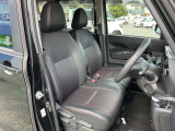 適度なホールド感と快適な座り心地の運転席シートまわり!