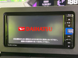 【純正ナビ】人気の純正ナビを装備しております。ナビの使いやすさはもちろん、オーディオ機能も充実!キャンプや旅行はもちろん、通勤や買い物など普段のドライブも楽しくなるはず♪