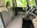 運転席からの視界は良好。シートの形状も工夫されており、長距離運転でも疲れにくいでしょう。