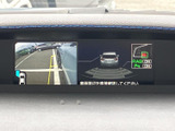 車両周辺の状況をわかりやすく表示。駐車時の安全性を高め、ドライバーをサポートする頼もしい機能です。