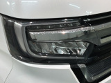 LEDヘッドライトは、点灯の瞬間から最大光量を発揮し、突然暗くなるトンネルなどでの安定感を高めます。