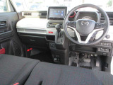 運転しながら、周囲がよく見えるおすすめのクルマです。フロントピラーを細くして前方視界を拡大し、右左折時の歩行者や交通状況に対する視認性を向上させています。