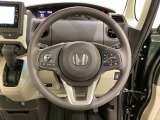 ハンドルにHondaセンシング系のクルーズコントロールやレーンキープアシストなどのスイッチと、オーディオの操作スイッチが装備されています。ハンドルから手を離さず安全に操作できます。