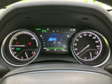 視認性の高いメーターで、運転状況をひと目で確認できます。運転に必要な情報を的確に表示し、安全運転をサポートします。