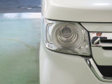 LEDヘッドライトは、点灯の瞬間から光量を発揮し、突然暗くなるトンネルなどでの安定感を高めます。