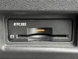 【ETC2.0(DSRC)】ETCカードを挿入すれば料金所はノンストップで通過できます。ETC限定の割引や、高速道路の情報提供サービスを利用できます。